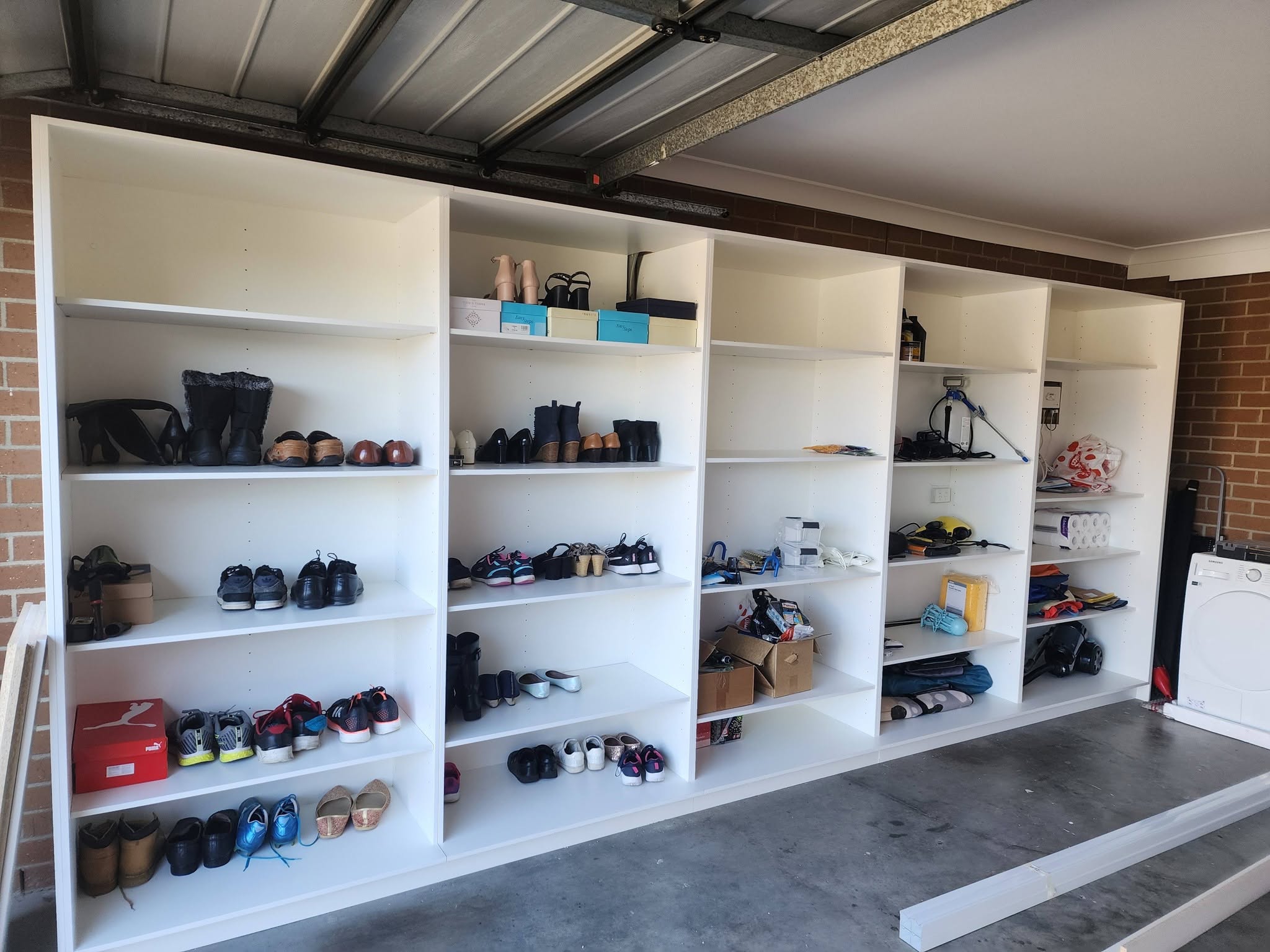 Garage shelving unit
